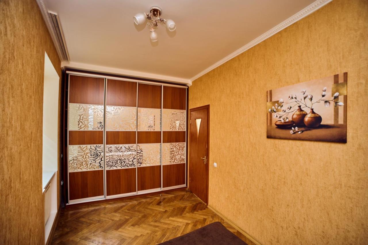 Apartments Near Potocki Palace リヴィウ エクステリア 写真